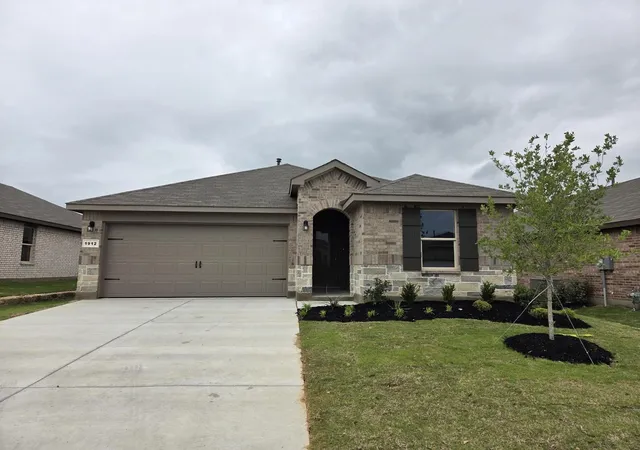 Photo 1 of Single family home for sale at 1914 Cherokee Ln, Cleburne, TX 76033 | MLS# 21208205 | Listing updated on 2026-07-21