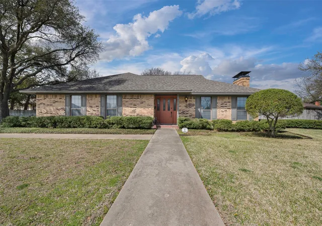 Photo 1 of Single family home for sale at 9 Quail Run Street, Gainesville, TX 76240 | MLS# 21211010 | Listing updated on 2026-07-25