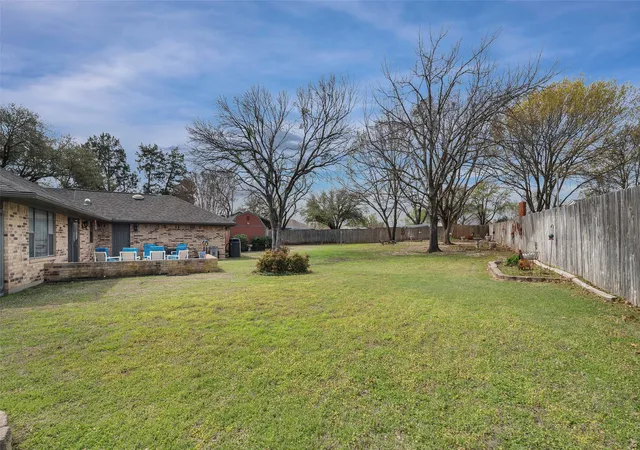 Photo 2 of Single family home for sale at 9 Quail Run Street, Gainesville, TX 76240 | MLS# 21211010 | Listing updated on 2026-07-25