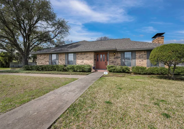 Photo 3 of Single family home for sale at 9 Quail Run Street, Gainesville, TX 76240 | MLS# 21211010 | Listing updated on 2026-07-25