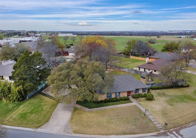 Photo 4 of Single family home for sale at 9 Quail Run Street, Gainesville, TX 76240 | MLS# 21211010 | Listing updated on 2026-07-25