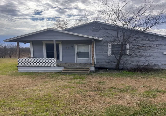 Photo 2 of Sale Pending at 206 3rd St, Hillsboro, TX 76645 | MLS# 21211668 | Listing updated on 2026-08-29