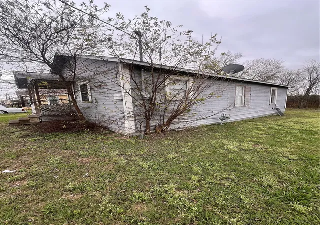 Photo 4 of Sale Pending at 206 3Rd St, Hillsboro, TX 76645 | MLS# 21211668 | Listing updated on 2026-08-29