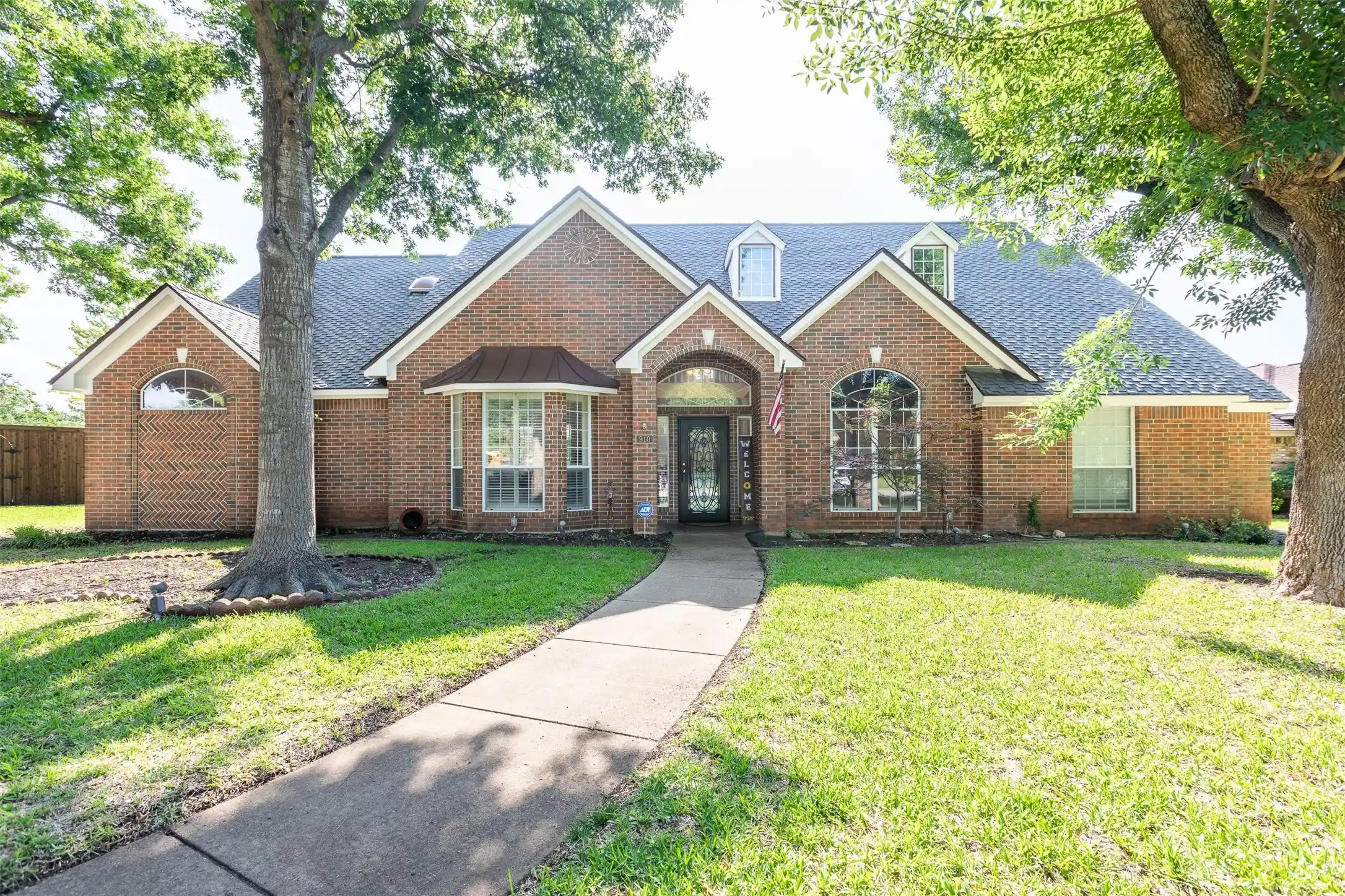 Photo 1 of Single family home for sale at 910 Kings Ct, Duncanville, TX 75137 | MLS# 21208812 | Listing updated on 2026-10-26