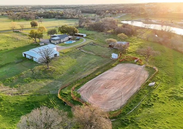 Photo 1 of House for sale at 304 Scarlett Rd, Weatherford, TX 76087 | MLS# 21199126 | Listing updated on 2026-10-07