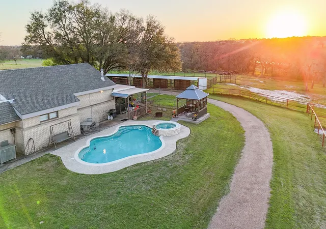Photo 3 of House for sale at 304 Scarlett Rd, Weatherford, TX 76087 | MLS# 21199126 | Listing updated on 2026-10-07