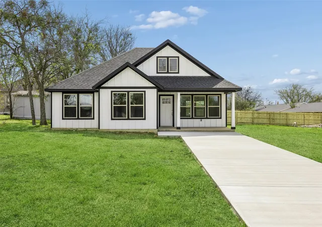 Homes for sale in Itasca, TX | 608 E South St, Itasca, TX 76055 | MLS# 21210554