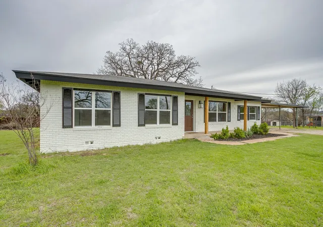 Photo 2 of Sale Pending at 5204 Teague Rd, Fort Worth, TX 76140 | MLS# 21204690 | Listing updated on 2026-08-30