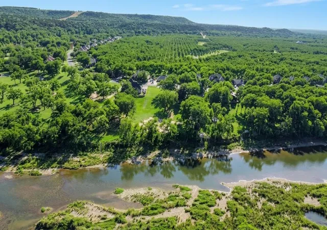 2nd image of 8820 Ravenswood Rd, Granbury, TX 76049 | MLS# 21205682