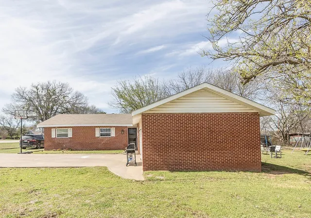 Homes for sale in Nocona, TX | 809 E Hwy 82, Nocona, TX 76255 | MLS# 21209570