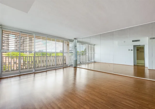Photo 3 of Condo for sale at 3701 Turtle Creek Blvd #5D, Dallas, TX 75219 | MLS# 21210868 | Listing updated on 2026-09-24