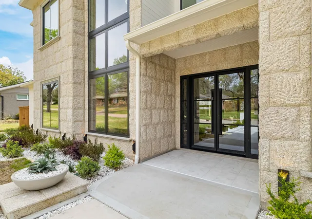 Photo 3 of Mansion for sale at 8222 San Leandro Dr, Dallas, TX 75218 | MLS# 21212005 | Listing updated on 2026-08-17