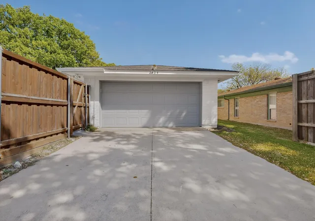 Homes for sale in Plano, TX | 2404 Deep Valley Trl, Plano, TX 75023 | MLS# 21211020