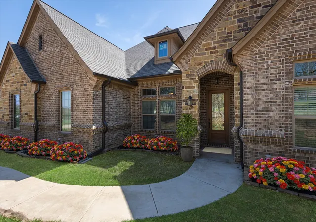 Photo 3 of Single family home for sale at 143 Wrigley Dr, Springtown, TX 76082 | MLS# 21212135 | Listing updated on 2026-08-22