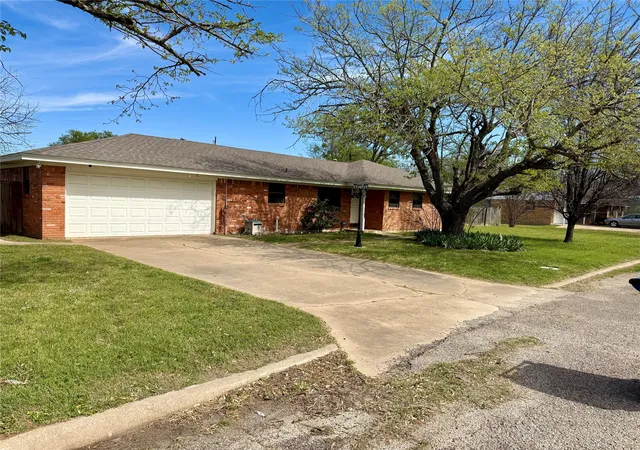 Homes for sale in Whitney, TX | 505 S San Jacinto St, Whitney, TX 76692 | MLS# 21212340