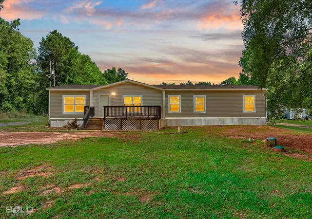 Homes for sale in Plain Dealing, LA | 2153 Hwy 2, Plain Dealing, LA 71064 | MLS# 21211923