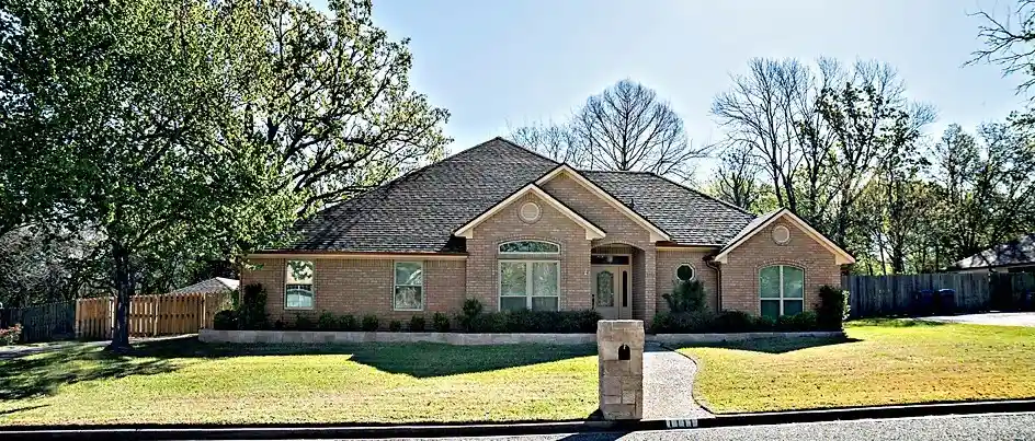 Photo 1 of Single family home for sale at 1111 Lonnie Dr, Athens, TX 75751 | MLS# 21212442 | Listing updated on 2026-10-16