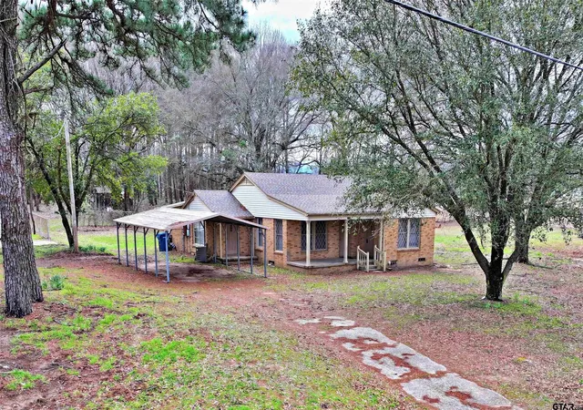 Photo 3 of Single family home for sale at 2431 N Jefferson, Mount Pleasant, TX 75455 | MLS# 21211098 | Listing updated on 2026-09-23