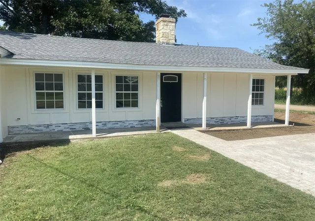 Homes for sale in Tolar, TX | 209 W 5th St, Tolar, TX 76476 | MLS# 21212651