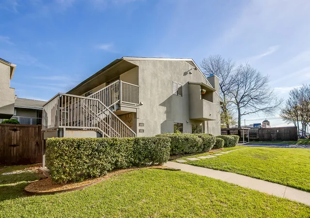 3rd image of 4908 Byers Ave, Fort Worth, TX 76107