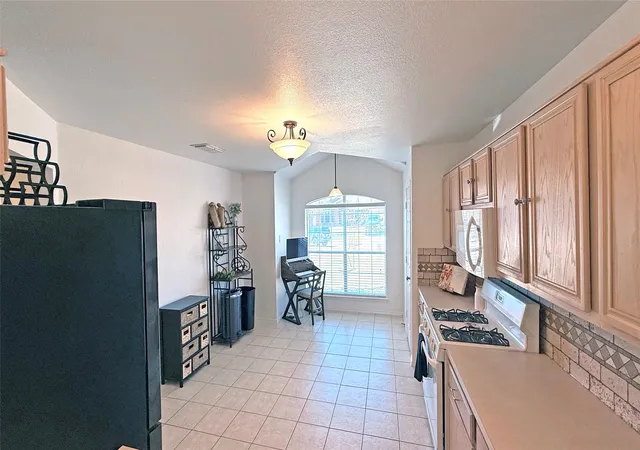 2nd image of 2529 Ensenada Ln, Fort Worth, TX 76108 | MLS# 21212737