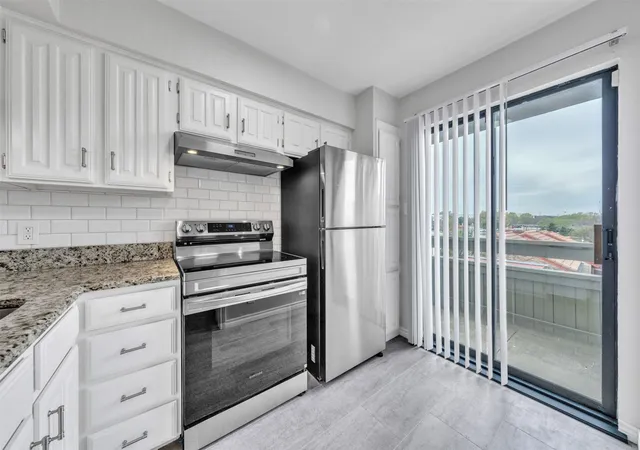 Listing Photo 5 - Condo for sale in building located at 6508 Hickock Dr, Fort Worth, TX 76116 - Unit #7A