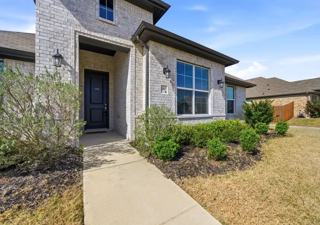 Photo 3 of Sale Pending at 2817 Hudson Dr, Forney, TX 75126 | MLS# 21212864 | Listing updated on 2026-07-23