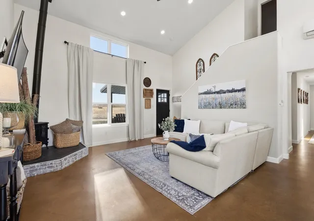 Photo 4 of Single family home for sale at 5828 County Road 1093, Celeste, TX 75423 | MLS# 21210177 | Listing updated on 2026-09-28