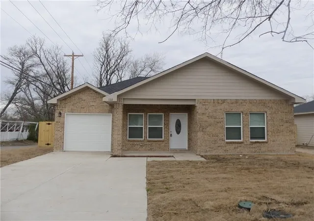 1st image of 1122 Oneal St, Greenville, TX 75401 | MLS# 21213007