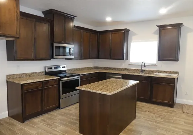 3rd image of 1122 Oneal St, Greenville, TX 75401 | MLS# 21213007