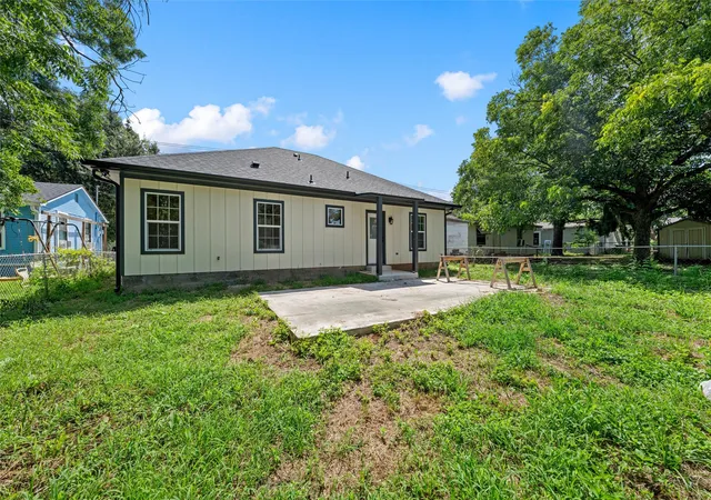 Homes for sale in Bellmead, TX | 211 Lopez St, Bellmead, TX 76705 | MLS# 21187810