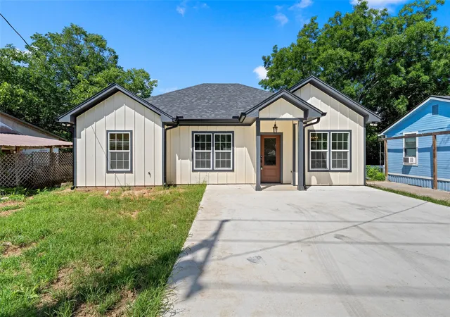Homes for sale in Bellmead, TX | 211 Lopez St, Bellmead, TX 76705 | MLS# 21187810