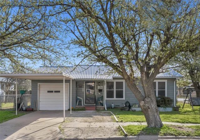Homes for sale in Coleman, TX | 915 S Neches St, Coleman, TX 76834 | MLS# 21213109