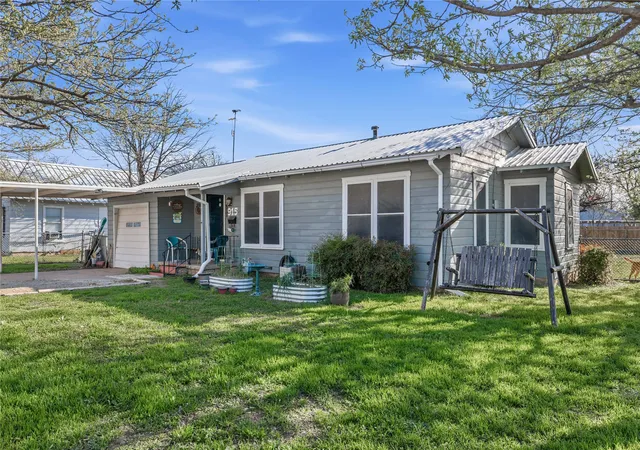 Homes for sale in Coleman, TX | 915 S Neches St, Coleman, TX 76834 | MLS# 21213109