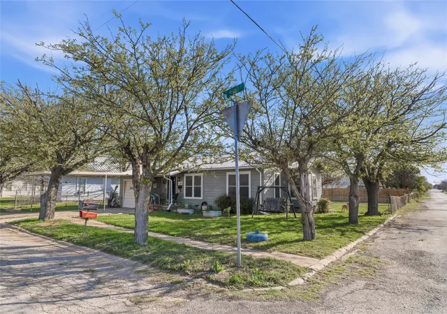 Homes for sale in Coleman, TX | 915 S Neches St, Coleman, TX 76834 | MLS# 21213109