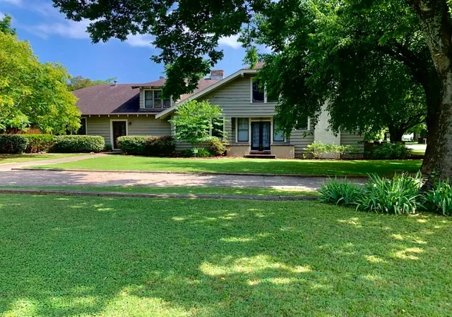 Homes for sale in Clarksville, TX | 1001 S Locust St, Clarksville, TX 75426 | MLS# 21213129