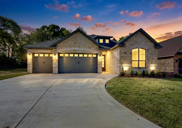 Homes for sale in Athens, TX | 108 Palomita Circle, Athens, TX 75751 | MLS# 21210677