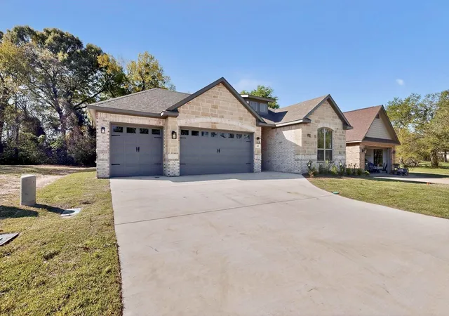 Homes for sale in Athens, TX | 108 Palomita Circle, Athens, TX 75751 | MLS# 21210677
