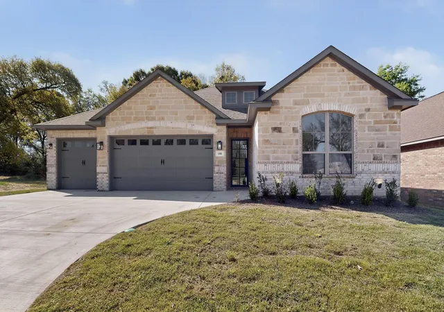 Photo 3 of Single family home for sale at 108 Palomita Circle, Athens, TX 75751 | MLS# 21210677 | Listing updated on 2026-10-06