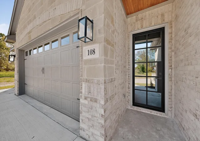 Photo 3 of Single family home for sale at 108 Palomita Circle, Athens, TX 75751 | MLS# 21210677 | Listing updated on 2026-10-06