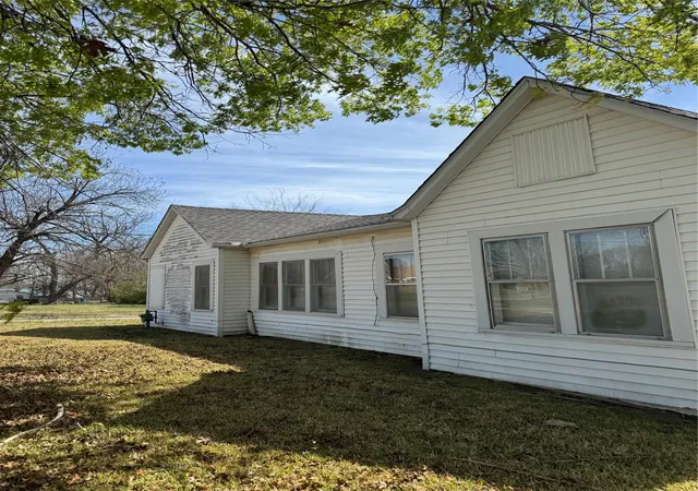 Homes for sale in Clarksville, TX | 206 N Short St, Clarksville, TX 75426 | MLS# 21213363