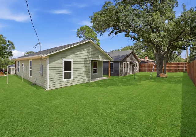 Homes for sale in Granbury, TX | 808 Branding Iron Trl, Granbury, TX 76049 | MLS# 21212187