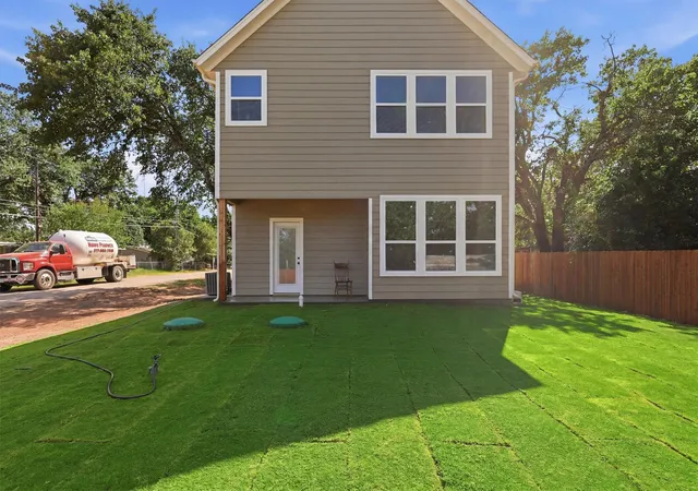 Homes for sale in Granbury, TX | 821 Harness Trl, Granbury, TX 76049 | MLS# 21211828