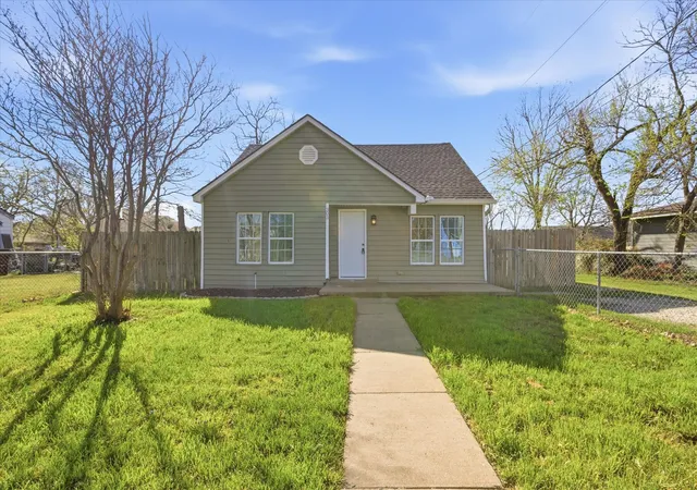 Photo 2 of Single family home for sale at 303 N Connett St, Leonard, TX 75452 | MLS# 21213350 | Listing updated on 2026-07-27