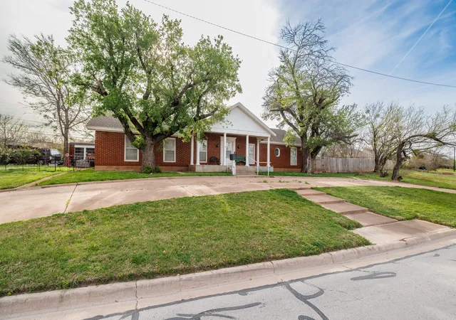 Photo 1 of Single family home for sale at 933 Washington Blvd, Abilene, TX 79601 | MLS# 21206380 | Listing updated on 2026-09-15