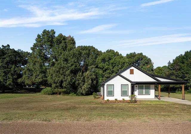 Homes for sale in Mabank, TX | 128 Crestwood Dr, Mabank, TX 75156 | MLS# 21212401