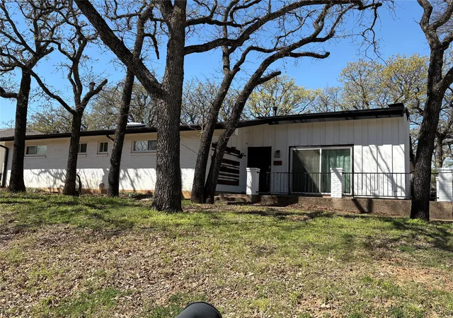 Photo 1 of Single family home for sale at 1121 Wade Dr, Bedford, TX 76022 | MLS# 21213533 | Listing updated on 2026-08-27