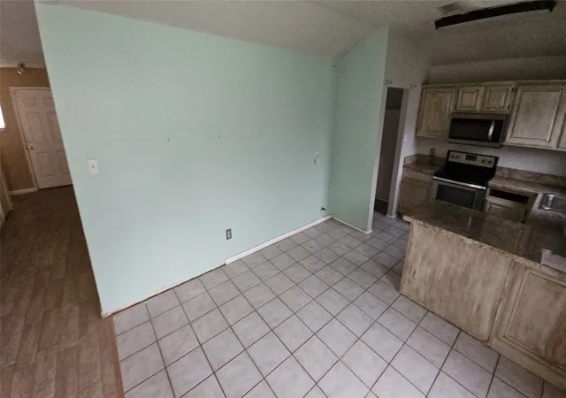 4th image of 1221 Nicole Wy, Burleson, TX 76028 | MLS# 21212599