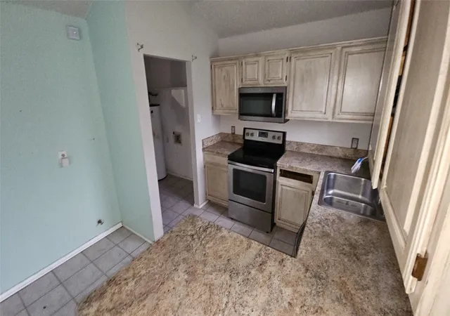 5th image of 1221 Nicole Wy, Burleson, TX 76028 | MLS# 21212599
