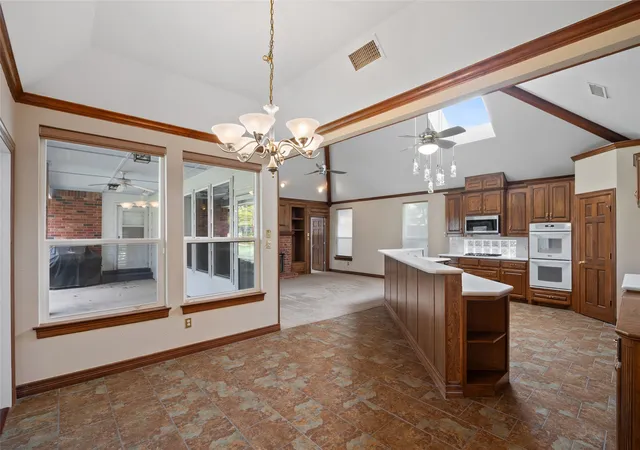 Photo 4 of Single family home for sale at 8 Equestrian Trl, Duncanville, TX 75116 | MLS# 21210553 | Listing updated on 2026-07-06